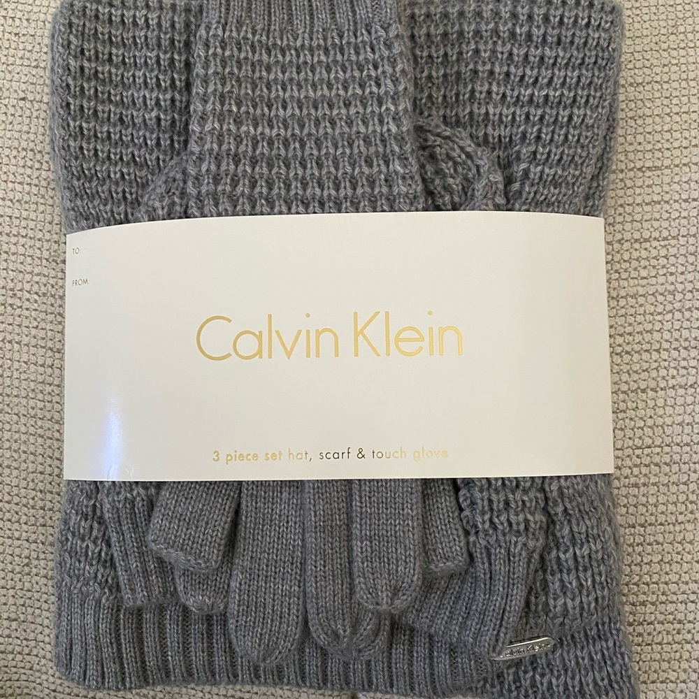Calvin Klein 3 pc hat, gloves, and scarf set